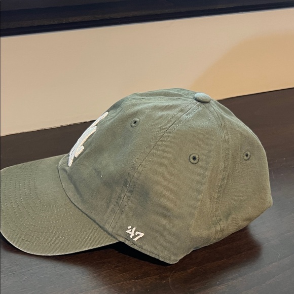 NWOT * Los Angeles Dodgers Olive Green Cap with White LA Logo - Picture 2 of 5